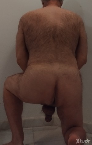 Xtudr - Maduro_Puto: Hombre español de Sevilla, maduro, gay, pasivo y sumiso, con higiene y exhibicionista, busco ser el siervo doméstico de...