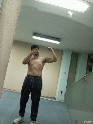 Xtudr - Spalo: I'm looking for someone to dominate me.