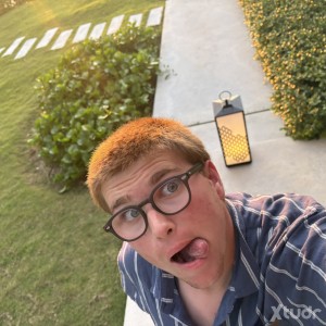 Xtudr - luzzy: 18 yr old primarily looking for older