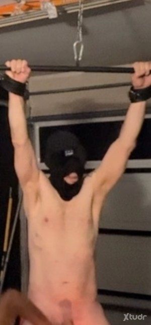 Xtudr - sub4DomTop: Seeking a BDSM DomTop into bondage, pain control, torment, etc.