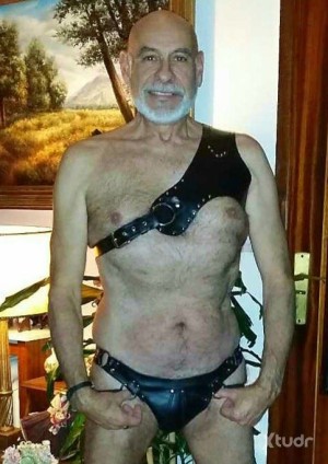 Xtudr - Jc_Walpurg: A perverted uncle, very vicious, pig-like, with a lot of endurance, submissive and obedient with a desire for a very act...