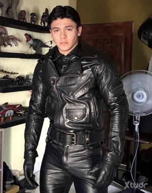 Xtudr - Mike_Master: Amo dominante, amante del leather. manden mensajes putos 🐽 y manden tributo 💸
