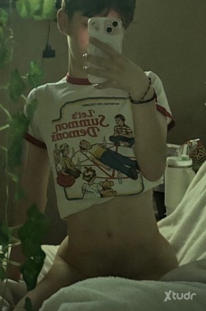 Xtudr - BookwAlex: ask “how much” if interested in my content or to h00kup. not answering any other texts 💋