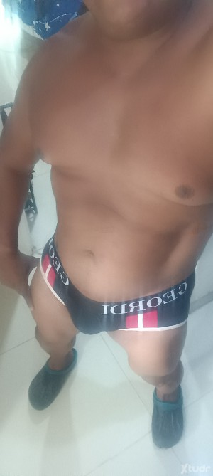 Xtudr - MorenoActivo: Soy un amo dominante. Moreno activo en busca de un esclavo real. Full sumiso y complaciente. 