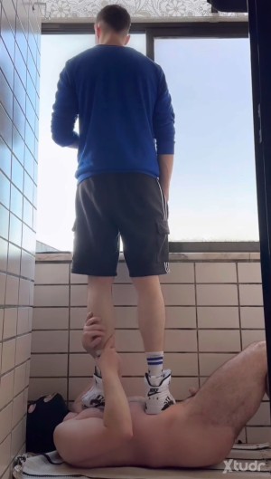 Xtudr - TramplingSlave: Esclavo busco amo. Me va BDSM en general en especial el trampling, no me gusta el fisting. Tengo las ideas claras, n...