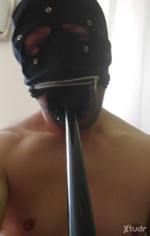 Xtudr - pagoParaTortura: Perdedor fracaso busca destrucción nocturna. 200€/noche.
Tengo candados electrónicos, cadenas, cámara. Quiero encie...