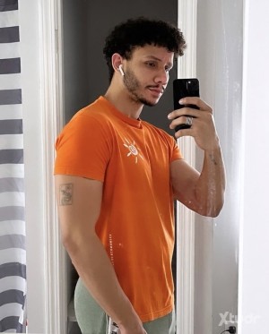 Xtudr - studjames: Looking for a fu!kbud
