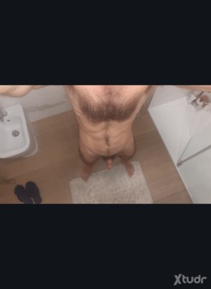 Xtudr - human_urinal: busco que me usen de meadero un largo tiempo, uno o varios, atado en una esquina desnudo en el baño o un cuartucho, y ...
