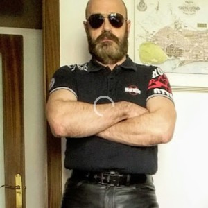 Xtudr - RabazoMaduro: Dominant man of 56 years looking for younger slaves to train and submit them to my desires.
In my opinion, being a sla...