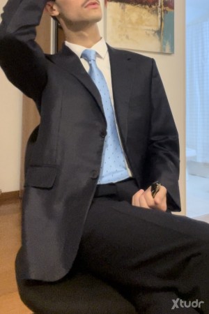 Xtudr - Twinktrajeado: Fetichista amante de los trajes formales. Abierto a todo tipo de roles y dinámicas. Las corbatas me excitan de más. 