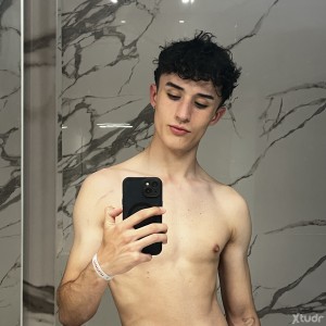 Xtudr - mts09: Ig: _matii__09
Busco jóvenes como yo, máximo 20 y blancos 
