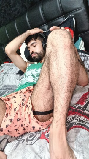 Xtudr - Albeiro: Hello, my name is Albeiro, I'm 29 years old, I'm a bottom, I'm from Bogotá, Colombia, and I would like to learn how to be a...
