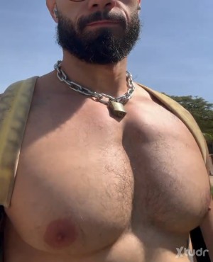Xtudr - Tonibenega: Pasivo musculoso y sin depilar buscando disfrutar de situaciones morbosas.
Tatuado, ya marcado como esclavo, pocos limit...
