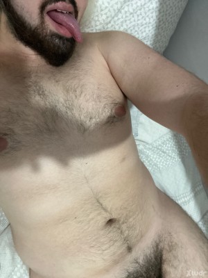 Xtudr - Daddy_Toy: Submissive bottom.
I'm looking for daddy to use me and make me obey.
Tie me, crush me, fuck me and use my ass as you want...