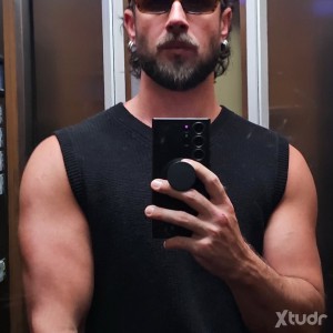 Xtudr - masterallkicks: Soy un Amo buscando un Esclavo sissy sumiso y leal que esté listo para adorarme y ser poseído por mí...