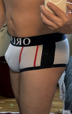 Xtudr - hotbull: Buscando pasarlo bien juntos , y si va a más pues mejor ! 
Me ponen mucho los cachorritos entregados y sumisos ! Me encanta...