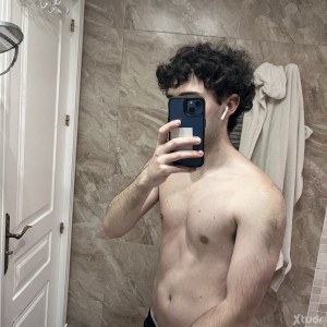 Xtudr - MiNombre06: Idiomas: Es / En
No maduros, solo jovenes menores de 26 años.
Escribidme si os apetece 