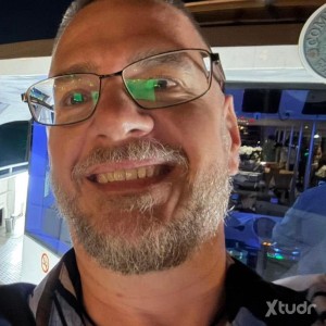 Xtudr - CMR1980: Single dad here who loves being outside, hitting a good hiking trail, getting my hands dirty in the garden, and then coming...