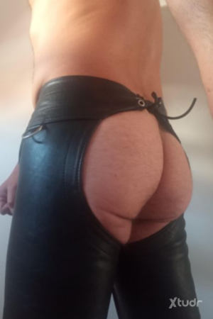 Xtudr - Chapsandboots: Su placer es el mío, Señor. Para machazos con cojones. Busco mucho más actitud que cuerpazo y bellezón.
Ropa militar,...