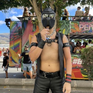 Xtudr - ivanexposito: soy un chico q le gusta mucho el cuero, las botas  y los Amos dominantes  maduros.los policias, militares, etc. seguim...