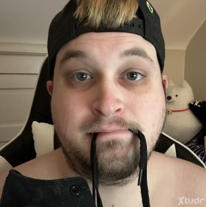 Xtudr - skysailing: Foot fetish (shoes socks and feet) married looking for fun together or separate. Let’s chat