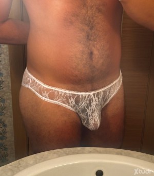 Xtudr - JovSum: Nuevo en este mundo, me gusta que me enseñen y me moldeen para servir y dar placer.
No me va el scat o el breathplay.
