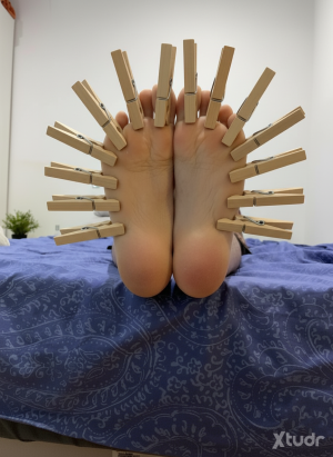 Xtudr - TorturamePies: Soy chico hetero buscando alguien para hacer sesiones de entrenamiento de torturas en mis pies.