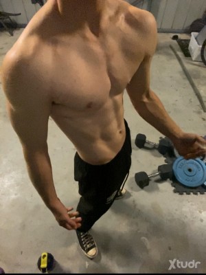 Xtudr - imreallyyoung: im really young like really really young. i’m looking for sex in a public bathroom. hmu if you want to 