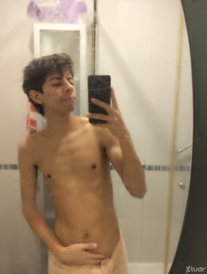 Xtudr - submamon: me encantaria conocer a un buen macho que le guste largar lefa y le guste dar meo. Me gusta dar servicio por Eu y tambien ...