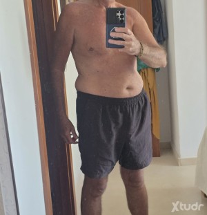 Xtudr - AbueloDOMimpotente: Comete mi polla morcillona y mis huevos maduros colgantes mientras te humillo, azoto y escupo en la cara