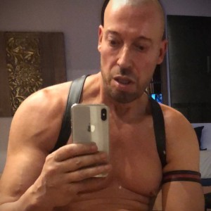 Xtudr - BcnPigHardFun: Mature with experience in submission and somewhat masochistic, few limits, I adapt to try new things.