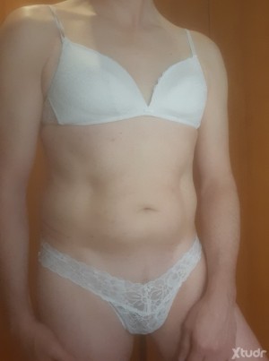 Xtudr - cmpya: Soy hetero casado novato tengo morbo y ganas por iniciarme en rol de nena complaciente sumisa. En Valladolid. Discreto
