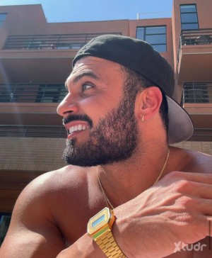 Xtudr - DOMTOPXXL: BI, DOMINANT, AGRESSIVE, 6’5, 225 libras, 25 CMS.
Living in Germany
