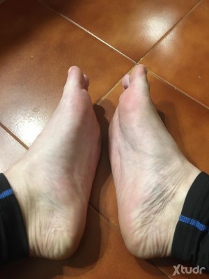 Xtudr - corbis5: Fetichista de pies. Doy mis pies para que los disfrutes como quieras! Sobalos, lamelos, chupalos, trampling, footjob… Tambi...