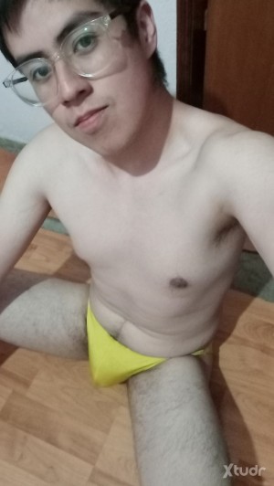 Xtudr - Esclavomx: 24-year-old submissive, pleasure for contact games and domination with feet.
I don't answer without a photo.