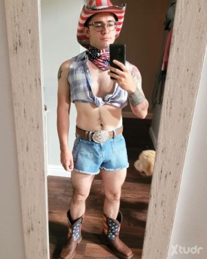 Xtudr - Frutos: Here to have some fun and get in touch 