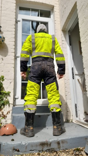 Xtudr - Alian: Submissive for female dominants to have a good time and I love to be submissive and be fucked by other guys. Guys in uniform ...