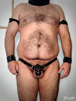 Xtudr - Fattysub: Busco ser la sombra de alguien que gobierne con mano firme y disciplina.