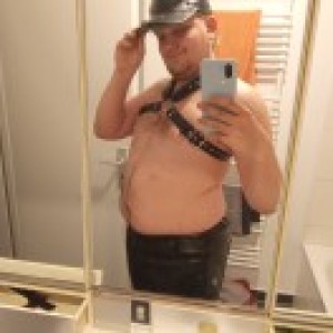 Xtudr - LeatherSub: Young leather Sub into Bondage 