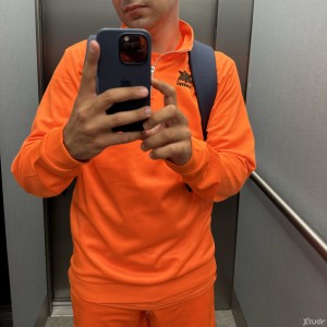 Xtudr - Jan98:  Me encanta vestirme con uniformes escolares, equipaciones de futbol, ciclismo, neopreno..
Busco alguien que me obligue a ves...