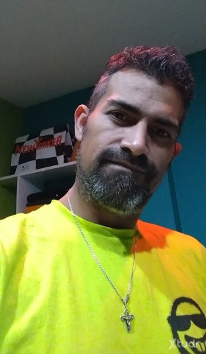 Xtudr - Hembro: Busco macho velludo, hogareño, fiel, posesivo y protector, de los que atan en corto, siempre con él; a sus pies. NO soy CASH...