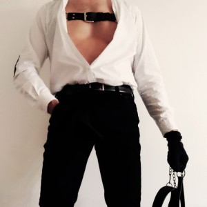 Xtudr - VictorLef: I'm looking for submissive dogs, with a good ass and a good sucking mouth. Discretion.