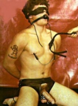 Xtudr - AtaoEmpotrao: Soy un esclavo bajito, fibrete y muy rebelde. que solo obedezco cuando estoy atao.
Busco ser atao con lucha, y empotra...