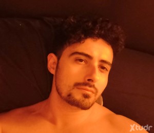 Xtudr - Sumiso__: Busco tios con los que pasar un buen rato y nada más. Puede ser una hora o todo el día, pero cuando acaba cada uno por su ...
