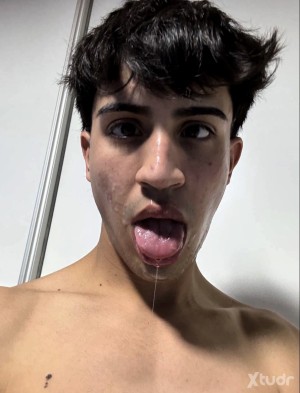 Xtudr - Mariconcito: Soy una puta mariconcita, me encanta que me humillen y usen como la puta que soy 