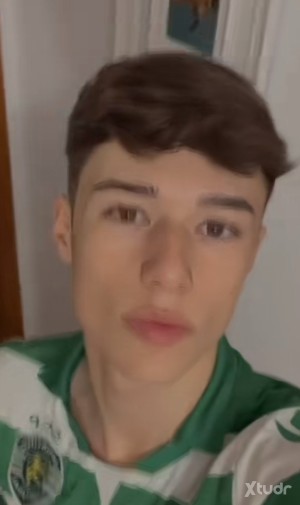 Xtudr - manuelgom: soy sumiso y me gustan los pies 