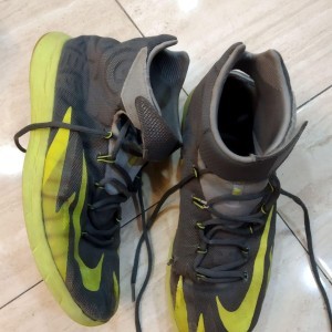 Xtudr - ZAPAS: I'm a sneaker uncle with many worked-out sneakers. I exchange, sell, or customize sneakers to the liking of whoever requests ...
