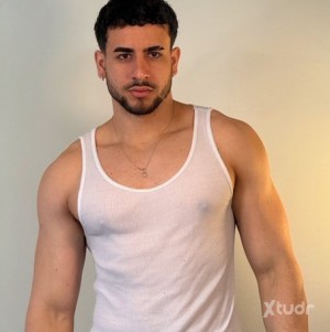 Xtudr - alexys02: I am a calm, affectionate person with a good sense of humor. I like to talk, really connect and meet someone with whom to ...