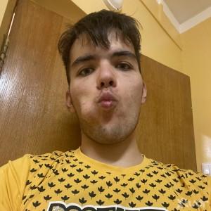 Xtudr - 8wyh6xnw: Я уни. Ищу спортивного парня актива, для отношений и дружбы. Сам из интерната. Надеюсь найти своего друга парня 