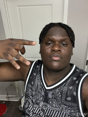 Xtudr - DLtrey: DL 18yr looking to vibe hmu 